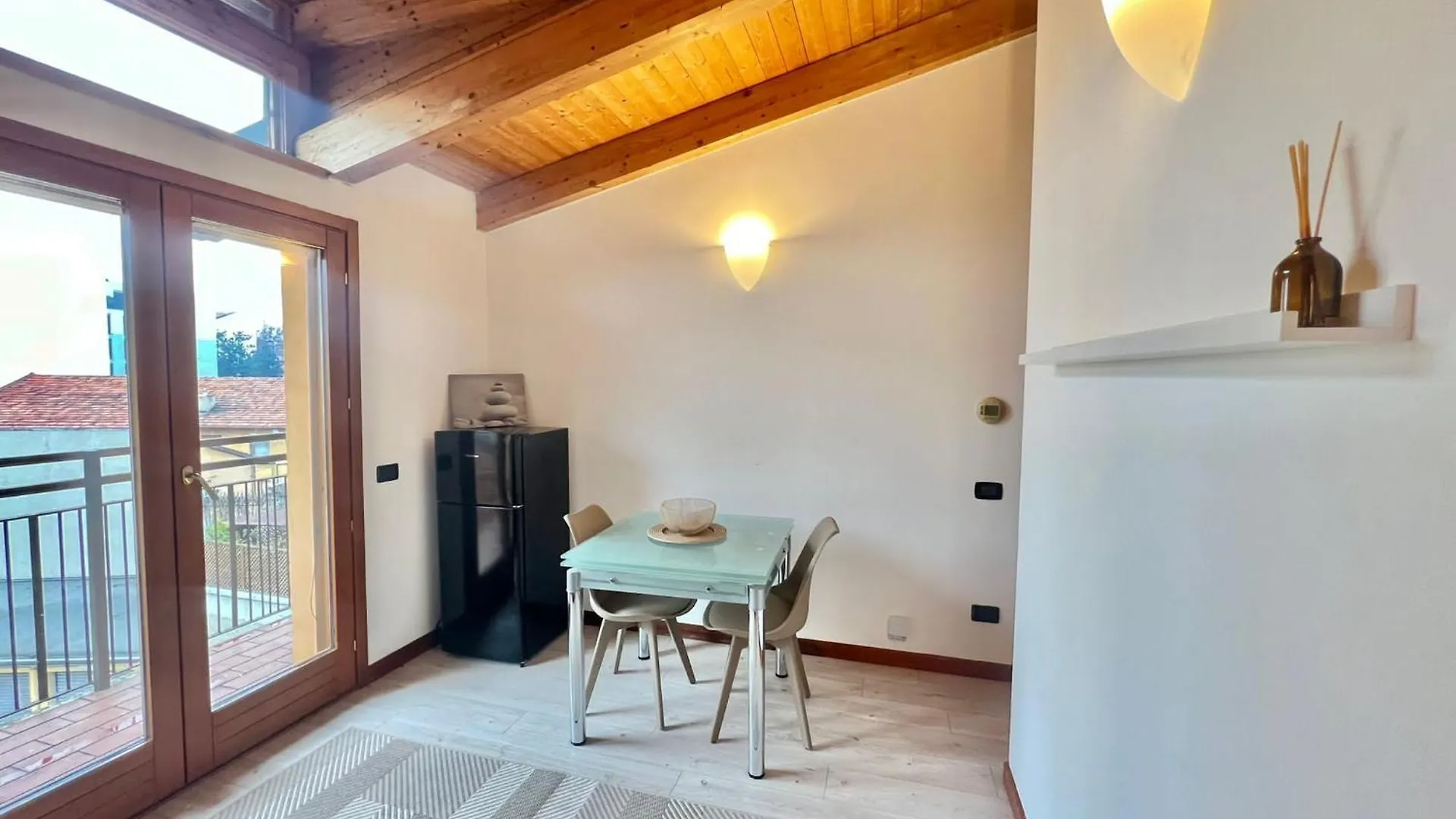 Moderno Con Design Caldo E Accogliente, Con Parcheggio Gratuito E Balcone Privato, Vicino A Fiere, Eventi E Concerti Διαμέρισμα Μιλάνο Ιταλία