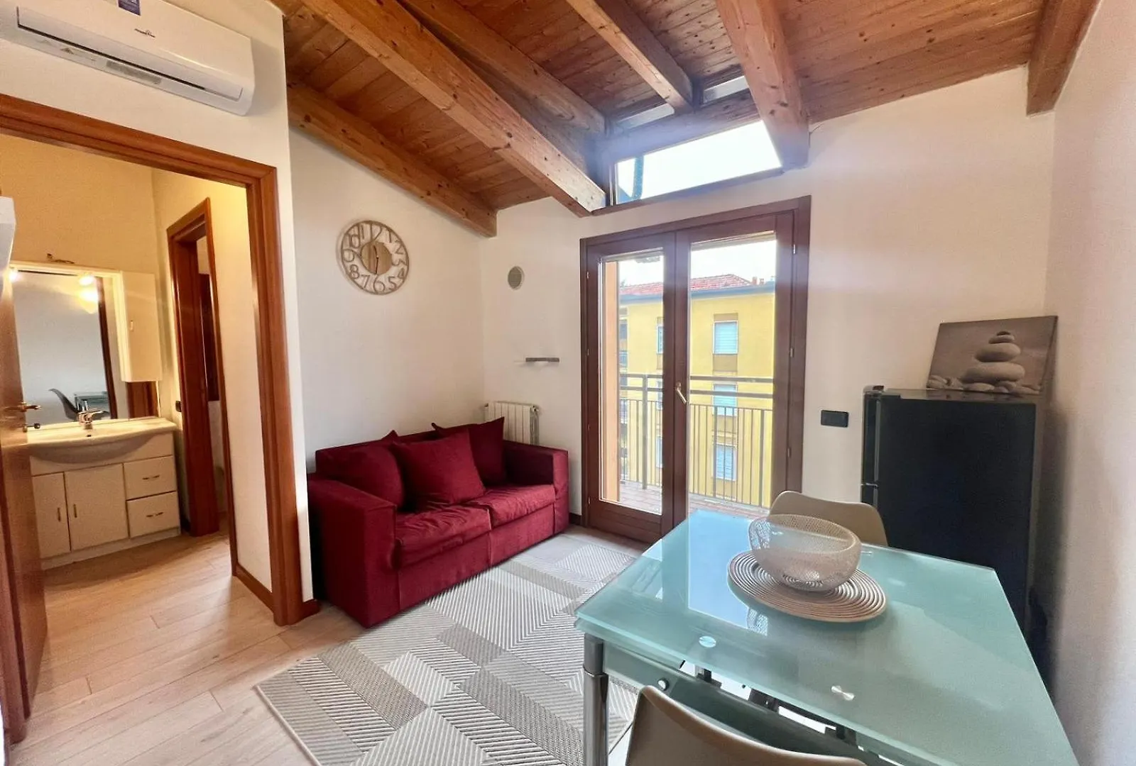 Moderno Con Design Caldo E Accogliente, Con Parcheggio Gratuito E Balcone Privato, Vicino A Fiere, Eventi E Concerti Διαμέρισμα Μιλάνο
