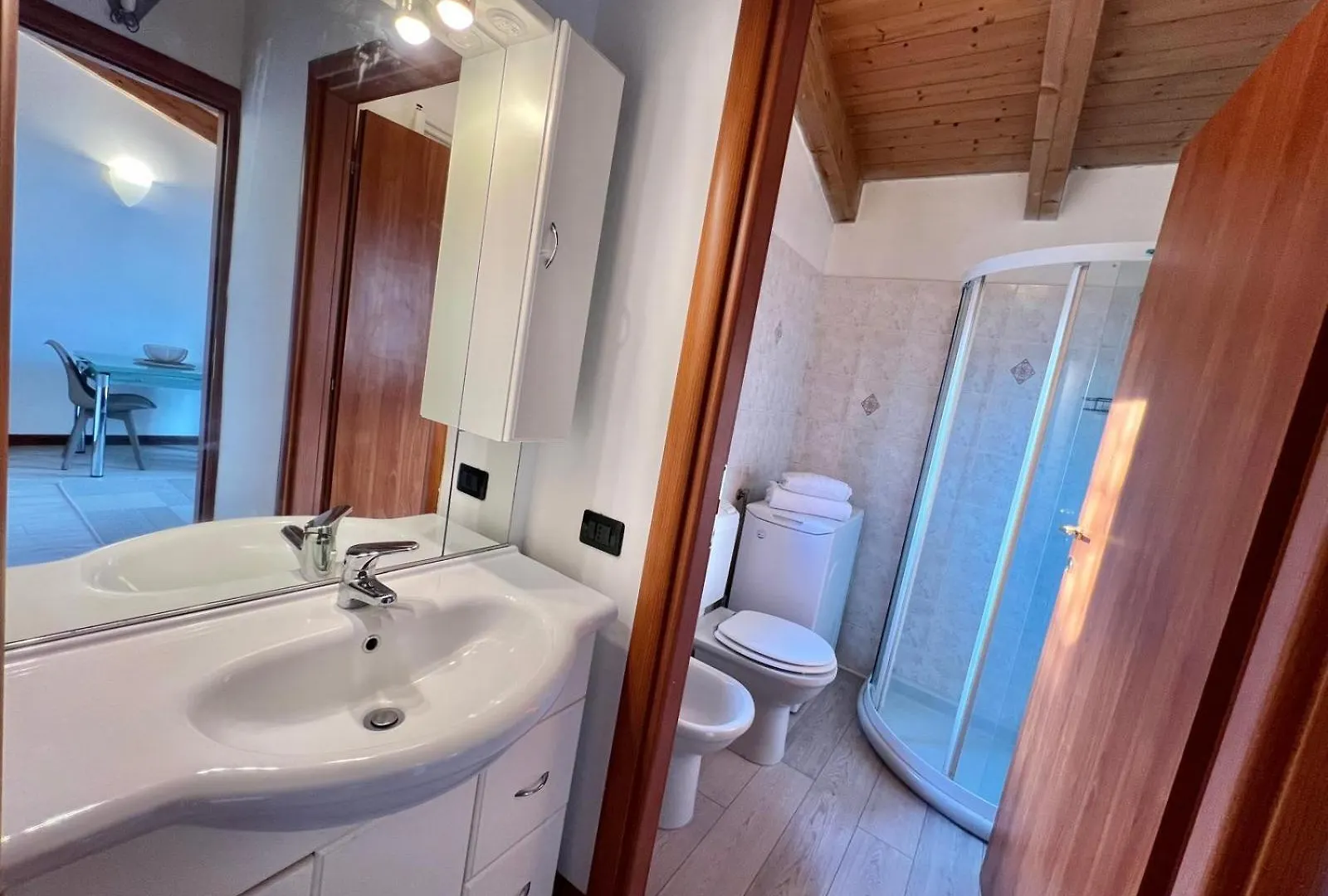 Moderno Con Design Caldo E Accogliente, Con Parcheggio Gratuito E Balcone Privato, Vicino A Fiere, Eventi E Concerti Διαμέρισμα Μιλάνο