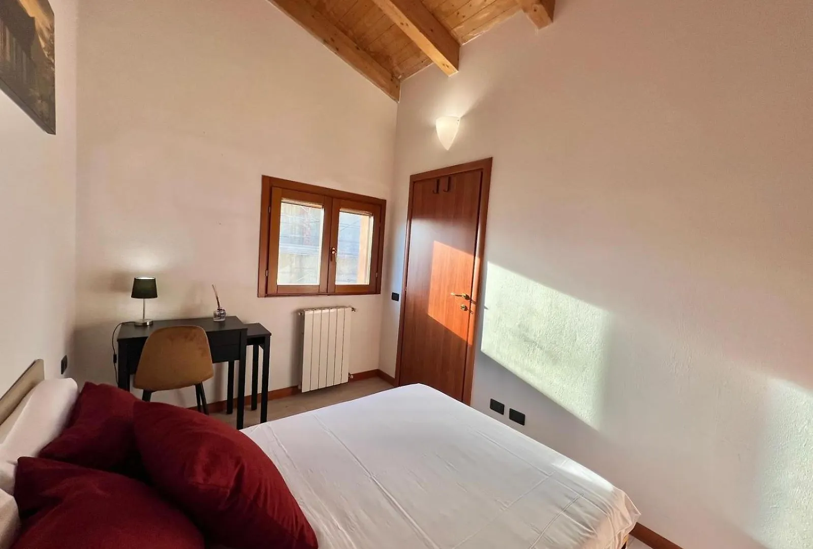Moderno Con Design Caldo E Accogliente, Con Parcheggio Gratuito E Balcone Privato, Vicino A Fiere, Eventi E Concerti Διαμέρισμα Μιλάνο