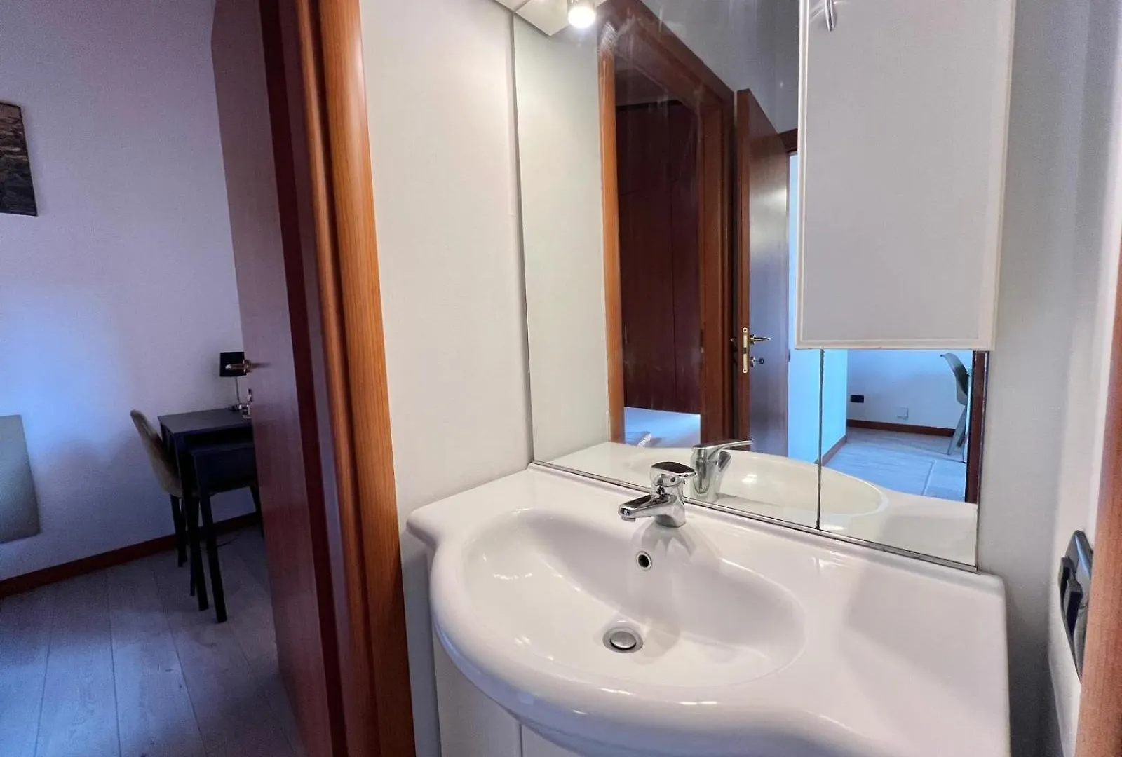 Moderno Con Design Caldo E Accogliente, Con Parcheggio Gratuito E Balcone Privato, Vicino A Fiere, Eventi E Concerti Διαμέρισμα Μιλάνο 0*,